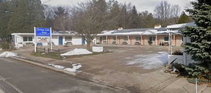 Portage Lake Motel (Wissners Motel, Sprengers Lakeview Motel) - Web Listing (newer photo)